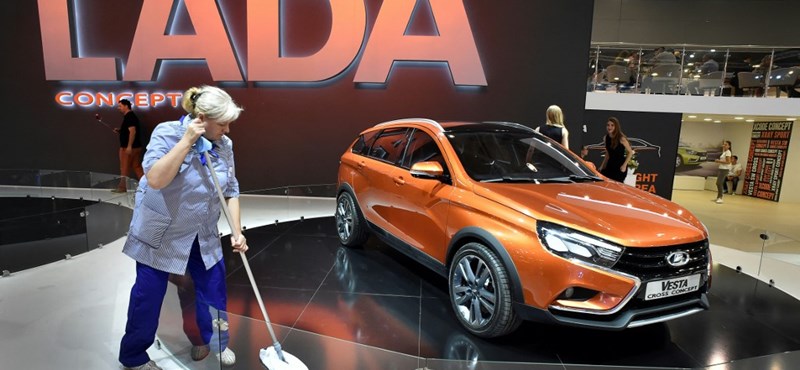 Az orosz autópiac a kínai importtal is csak közelíti a háború előtti év eladásainak számát