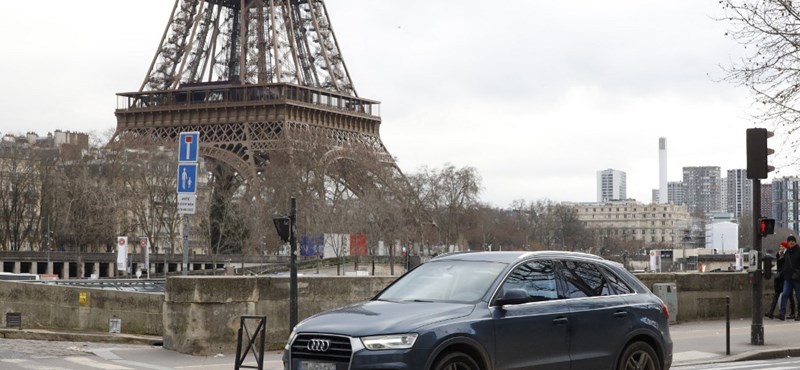Megháromszorozzák a városi terepjárók parkolási díját Párizsban