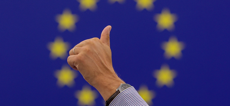 Beperelheti az EP az Európai Bizottságot, mert pénzt adott Magyarországnak