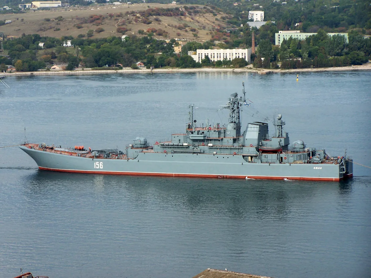 Kritikus sérüléseket szenvedett egy orosz partraszálló hajó