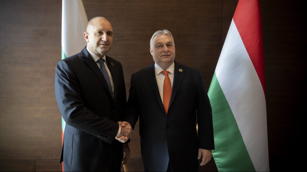 Orbán Viktor Törökországba utazott, a bolgár elnökkel tárgyalt