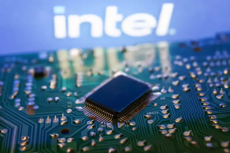 Kína a háttérben, csendben nyírja ki az Intelt és az AMD-t
