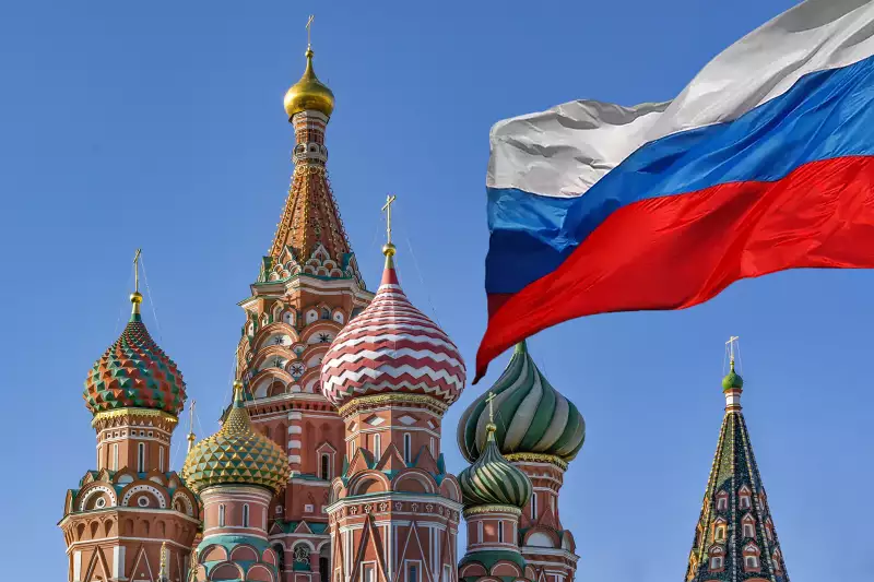 Kreml: Nincs jobb demokratikus berendezkedés, mint a miénk