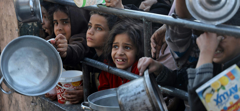 Izrael engedélyezte két humanitárius útvonal megnyitását a Gázai övezetbe