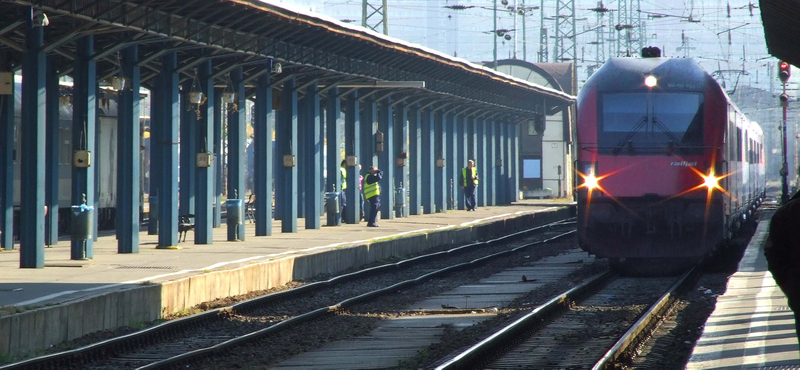 Úgy folytatják a győri vasút felújítását, hogy eközben Ferencvárosnál és Csornánál is karbantartás lesz, megint változik a menetrend