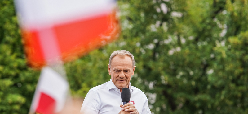 Lengyel választások: Tuskék győztek, pedig Kaczynski pártja kapta a legtöbb szavazatot