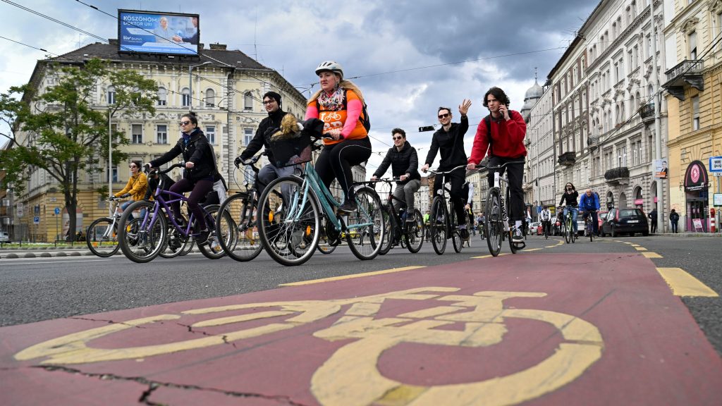 Tizenötezren tekertek a jó budapesti bringázásért
