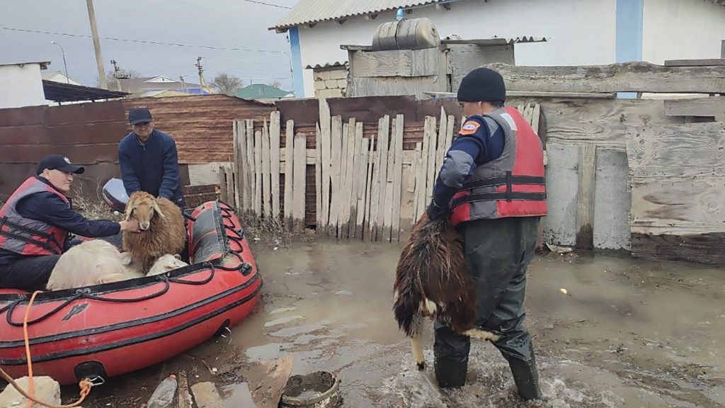 120 ezer embert kellett kitelepíteni az Urál folyó áradása miatt a kazahoknál