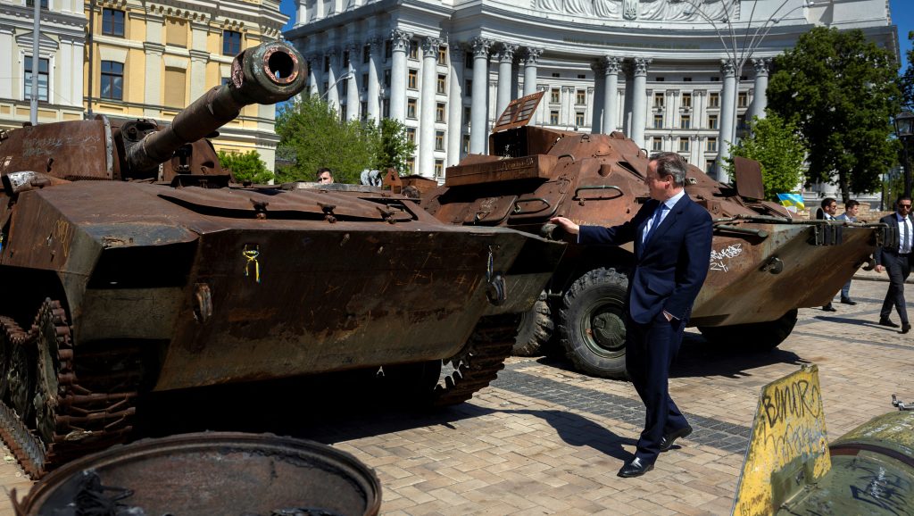 Precíziós fegyvereket ígért Kijevnek a brit külügyminiszter