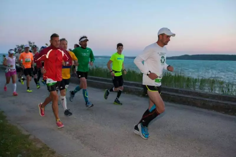 Tízezrek futnak a Balaton körül, hajnalban indult a váltóverseny